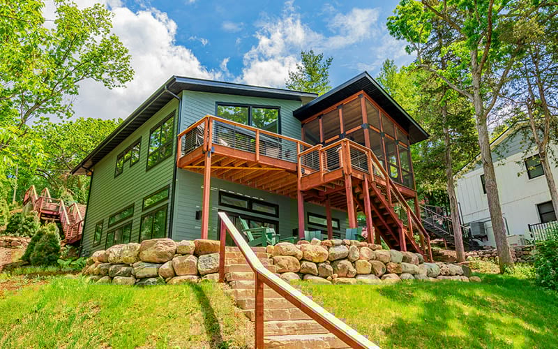 lakefront-home-builder-sloped-lot